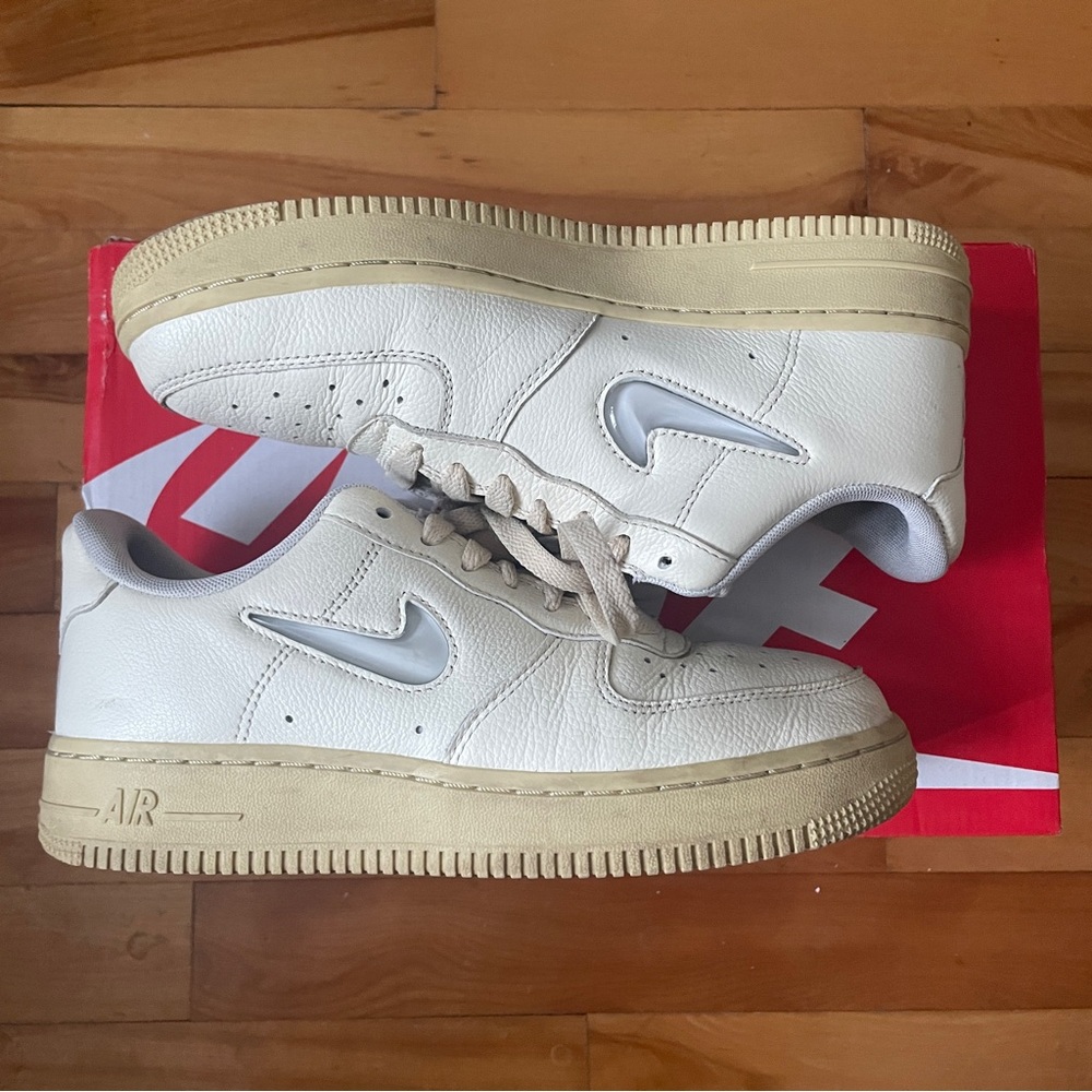 Nike Wmns Air Force 1 '07 LX 'Coconut Milk' Size 6.5W - Picture 2 of 5